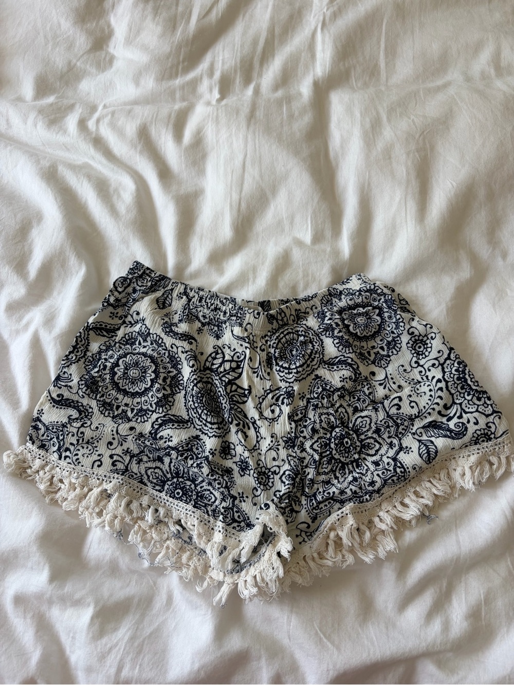 Boho Floral Crochet Trim Shorts - White/Black